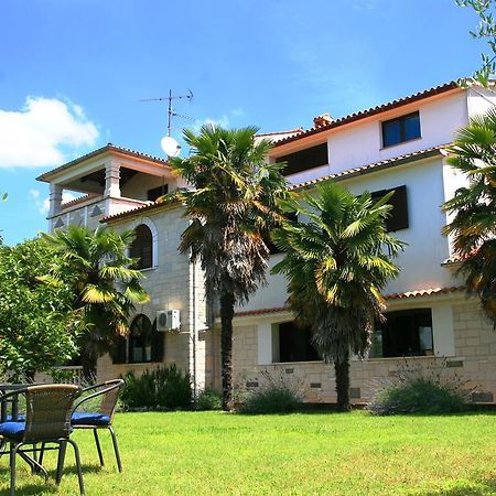 Korsa Apartment Sveti Lovreč Pazenatički Esterno foto