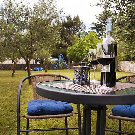 Korsa Apartment Sveti Lovreč Pazenatički Esterno foto