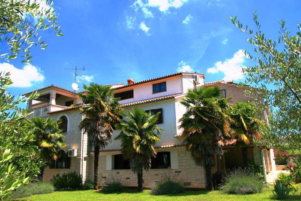 Korsa Apartment Sveti Lovreč Pazenatički Esterno foto