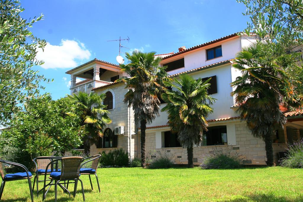 Korsa Apartment Sveti Lovreč Pazenatički Esterno foto