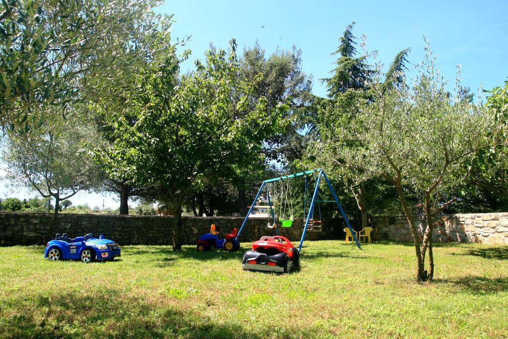 Korsa Apartment Sveti Lovreč Pazenatički Esterno foto