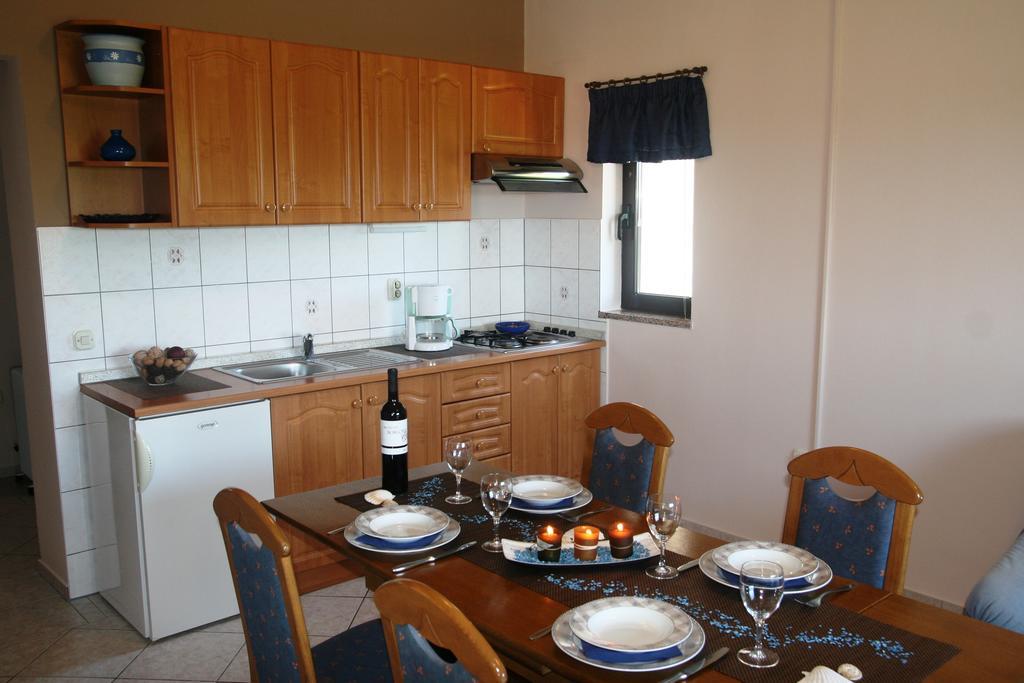 Korsa Apartment Sveti Lovreč Pazenatički Esterno foto