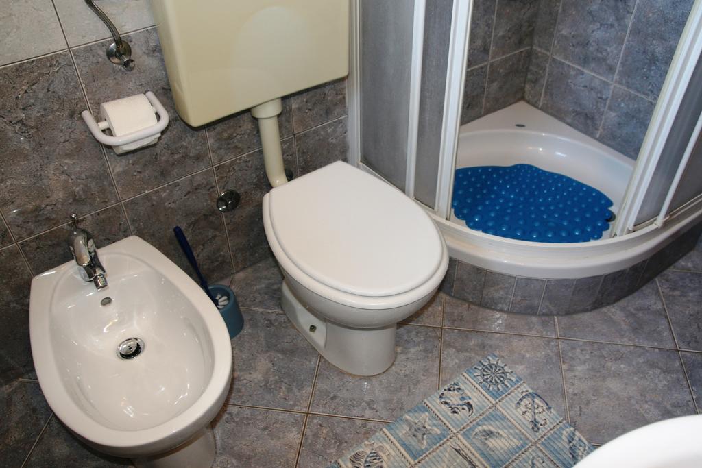 Korsa Apartment Sveti Lovreč Pazenatički Esterno foto