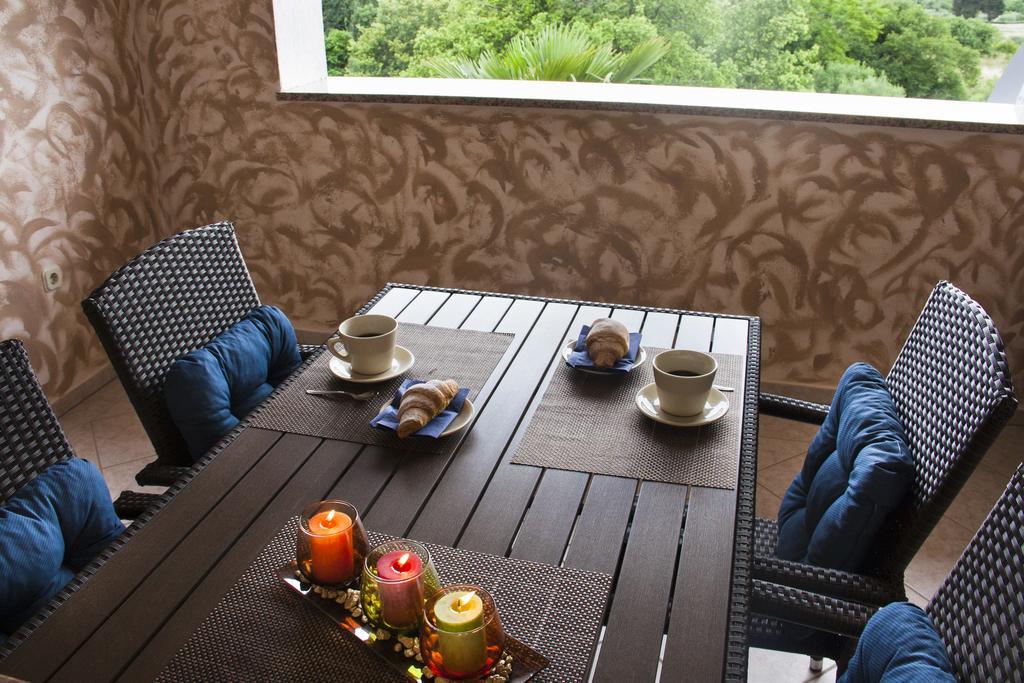 Korsa Apartment Sveti Lovreč Pazenatički Esterno foto