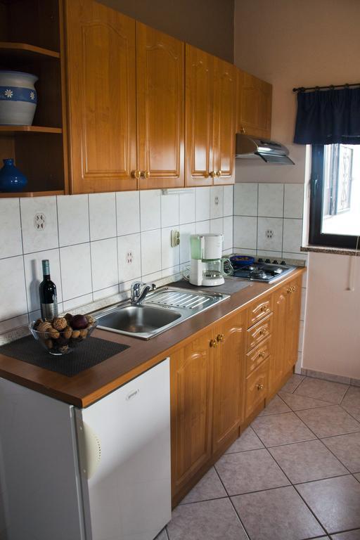Korsa Apartment Sveti Lovreč Pazenatički Esterno foto